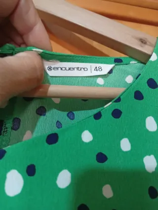 Vestido verde con lunares