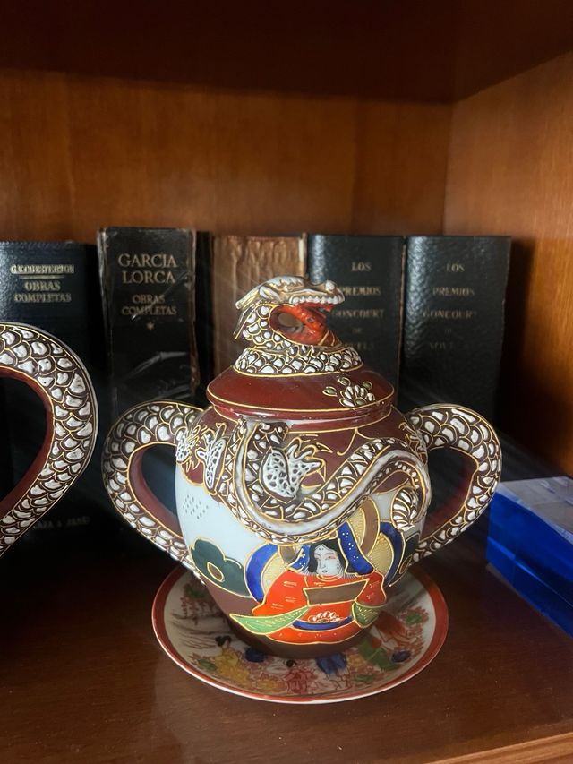 Porcelana Japonesa Satsuma Moriage