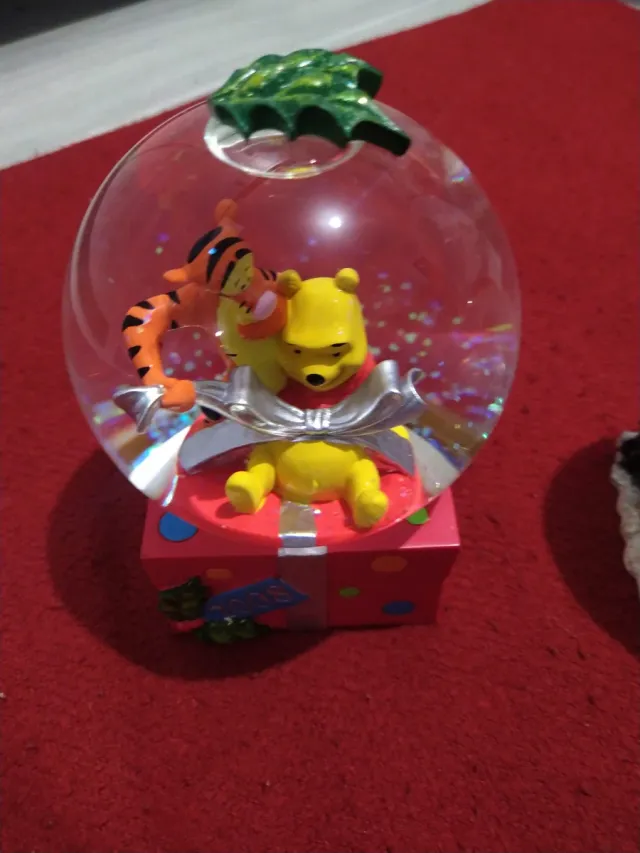 Bola de nieve Winnie the Pooh y Tigger y papa noel