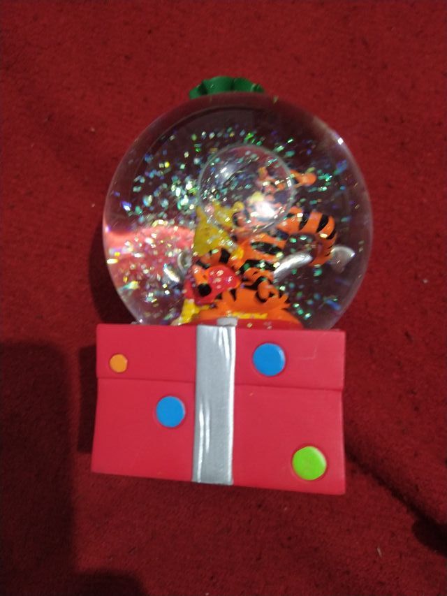Bola de nieve Winnie the Pooh y Tigger y papa noel