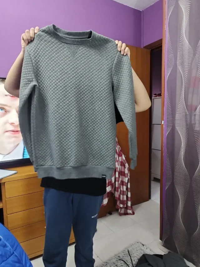 Jersey gris acolchado