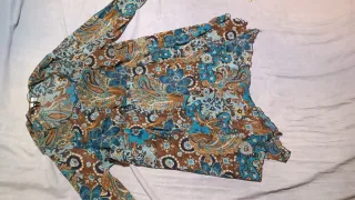 Blusa M&S floral azul y marrón