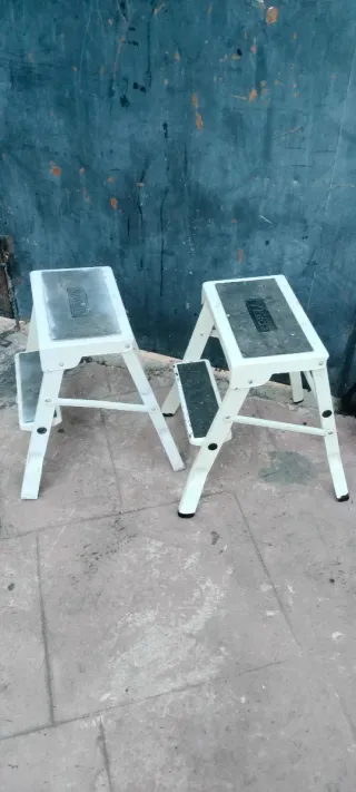 Escaleras pequeñas de dos peldaños...10€ una