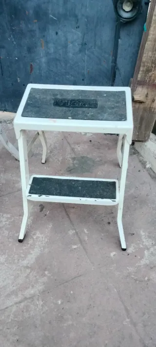 Escaleras pequeñas de dos peldaños...10€ una