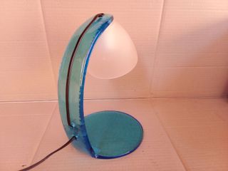 Lampada da tavolo anni ‘80/‘90 vetro bianco/blu