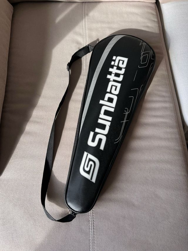 Raqueta de bádminton Sunbatta con funda.Encordada.