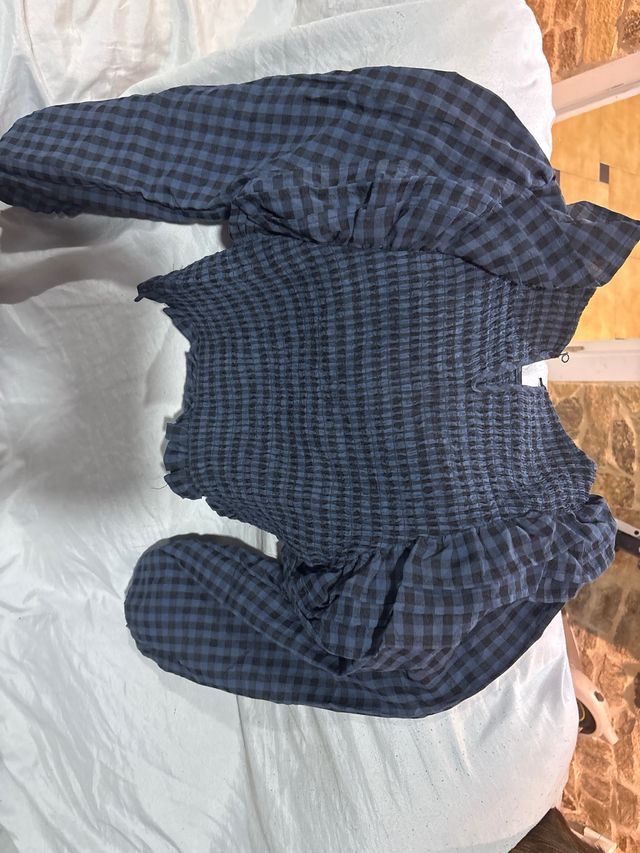 Blusa cuadros azul y negro