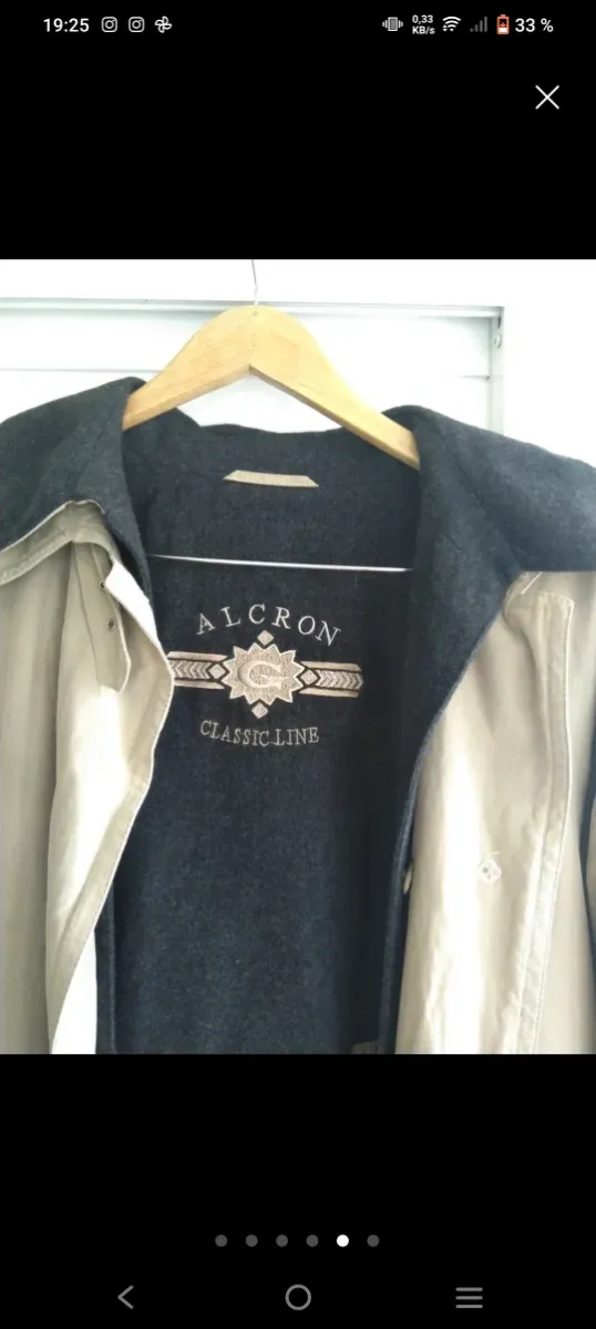 Gabardina beige y negra