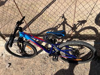 Bicicleta Montaña Azul y Negra Marca Monty