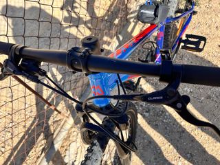 Bicicleta Montaña Azul y Negra Marca Monty