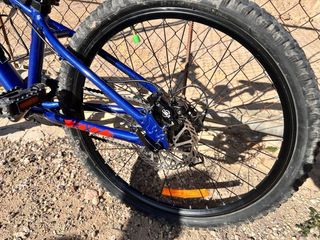 Bicicleta Montaña Azul y Negra Marca Monty