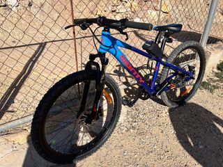 Bicicleta Montaña Azul y Negra Marca Monty