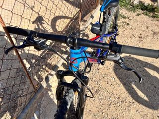 Bicicleta Montaña Azul y Negra Marca Monty