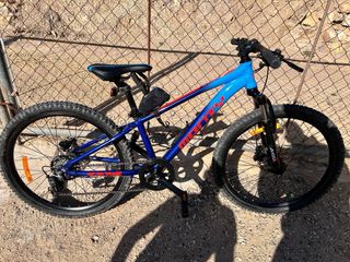 Bicicleta Montaña Azul y Negra Marca Monty