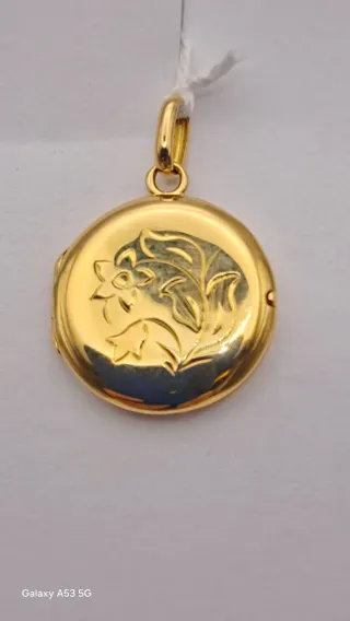 Colgante oro 18K guardapelos