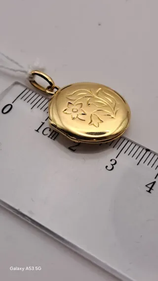 Colgante oro 18K guardapelos