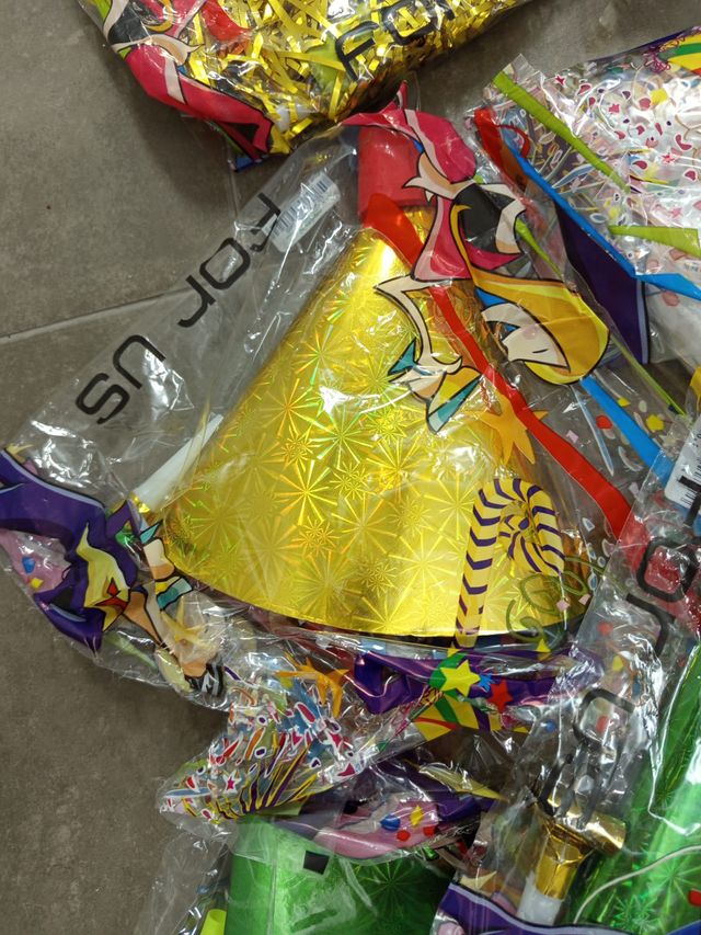 Lote Cotillón Nochevieja: 16 Bolsas + Serpentinas