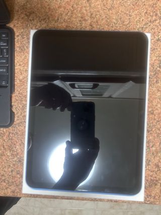 iPad 10ª Gen 64GB con Funda y teclado no original 