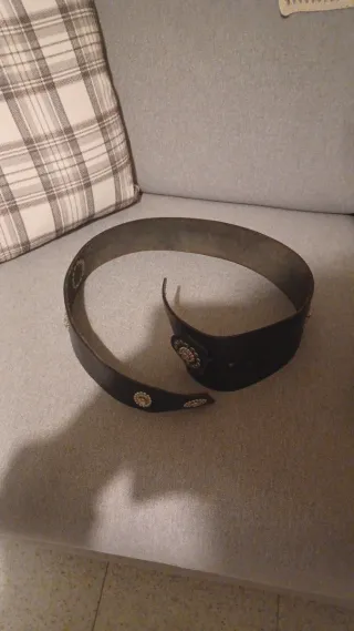 Cintura donna pelle nera con borchie argento