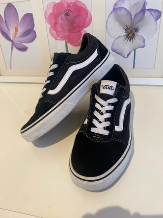 Zapatillas Vans Negras y Blancas