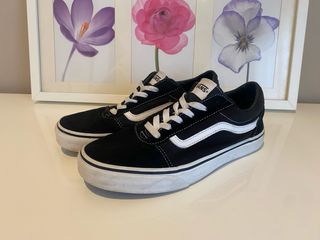 Zapatillas Vans Negras y Blancas