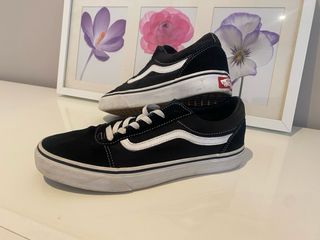 Zapatillas Vans Negras y Blancas