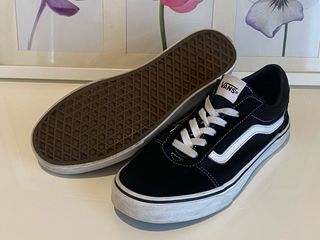 Zapatillas Vans Negras y Blancas