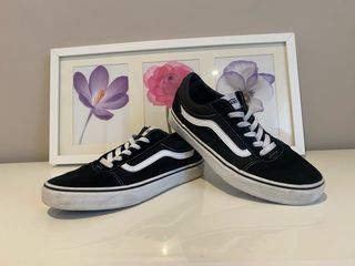 Zapatillas Vans Negras y Blancas
