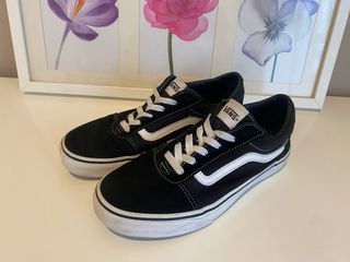 Zapatillas Vans Negras y Blancas
