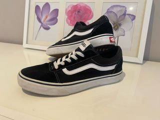 Zapatillas Vans Negras y Blancas
