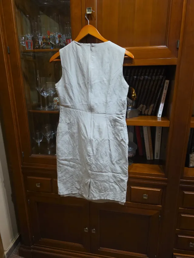 Vestido beige con pedrería