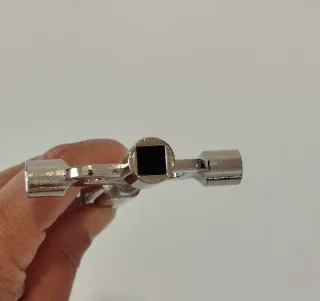 Llave de obra multiusos universal