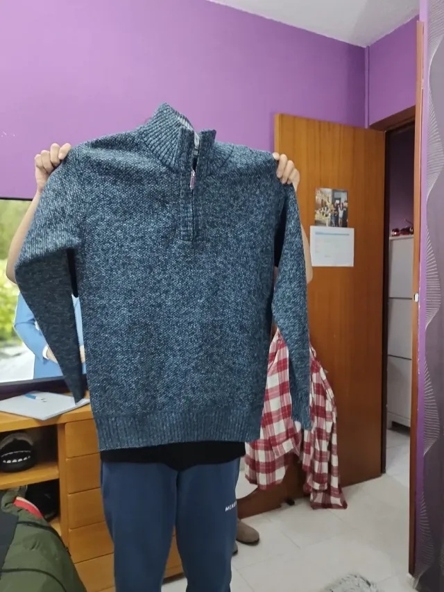 Jersey azul y gris con cremallera