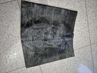 Gonna corta effetto pelle con zip