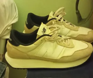 New Balance Bambas Beige y Negro