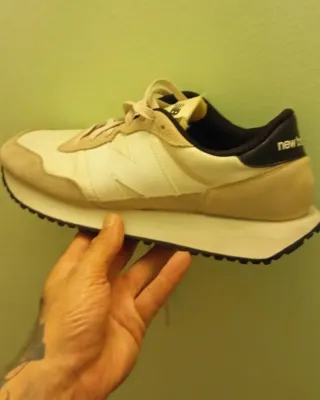 New Balance Bambas Beige y Negro