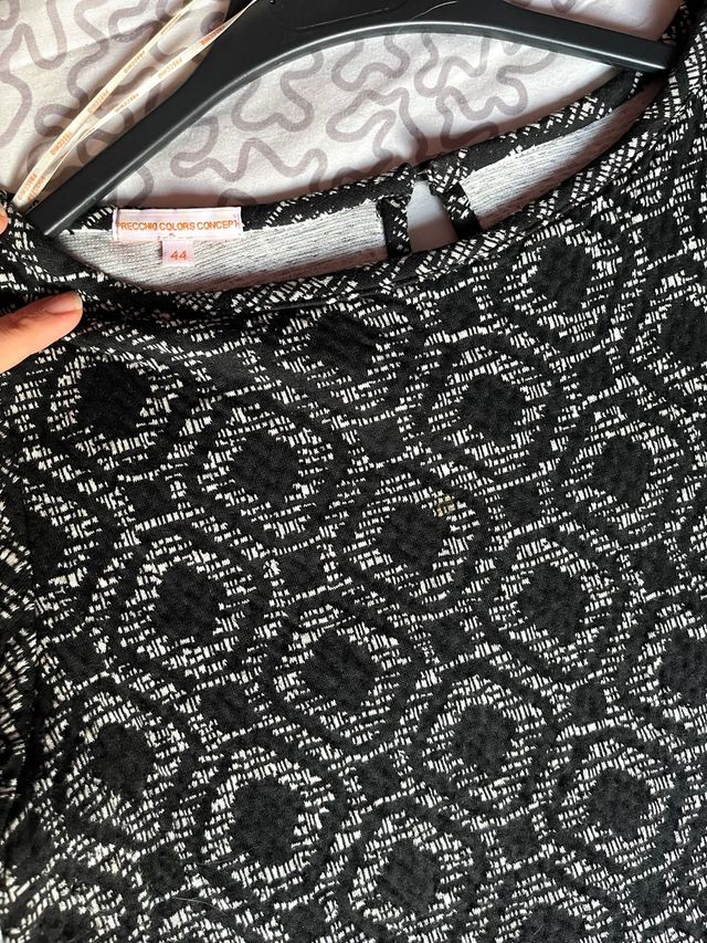 Vestido negro con estampado Talla 44