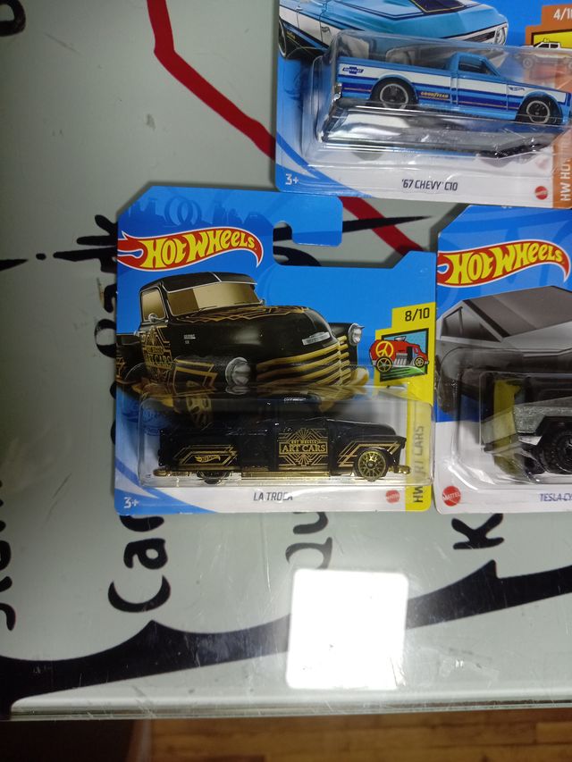 Lote 3 Hot Wheels: Camionetas y Tesla
