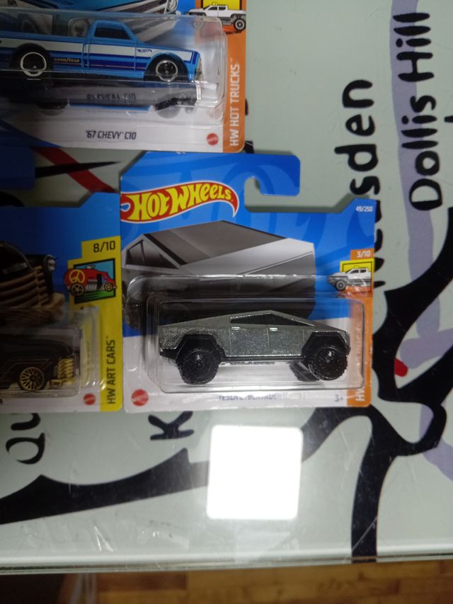 Lote 3 Hot Wheels: Camionetas y Tesla