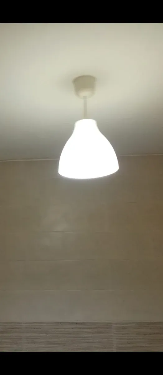 Lámpara colgante blanca de plástico