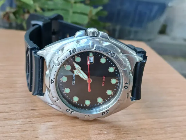 Reloj Citizen Cuarzo Diver Vintage WR 100