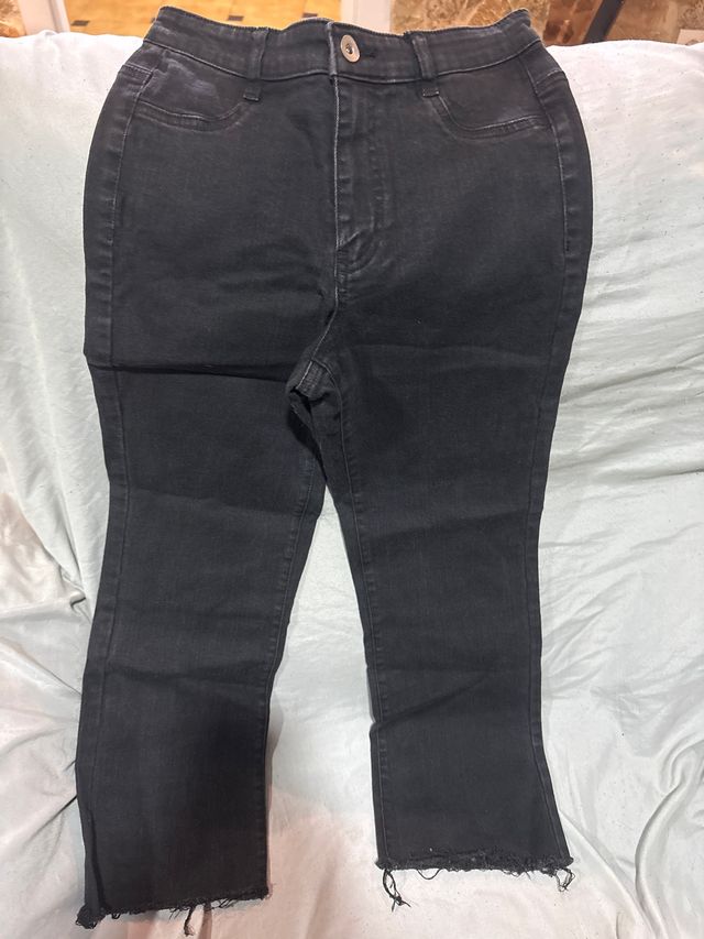 Pantalones vaqueros negros desgastados