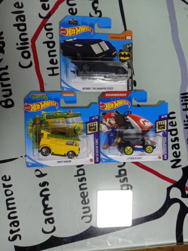 Lote 3 Hot Wheels: Batman, Tortugas, Mario Kart