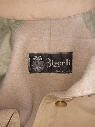 Gabardina mujer beige con capucha