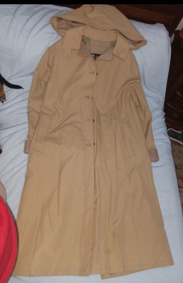 Gabardina mujer beige con capucha