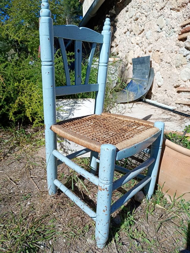 Silla rústica pequeña azul