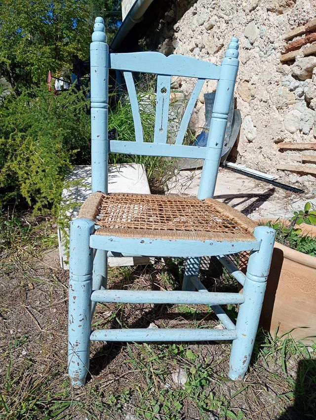 Silla rústica pequeña azul