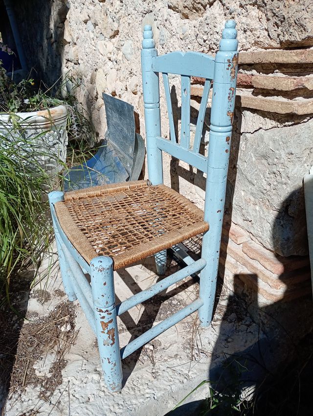 Silla rústica pequeña azul