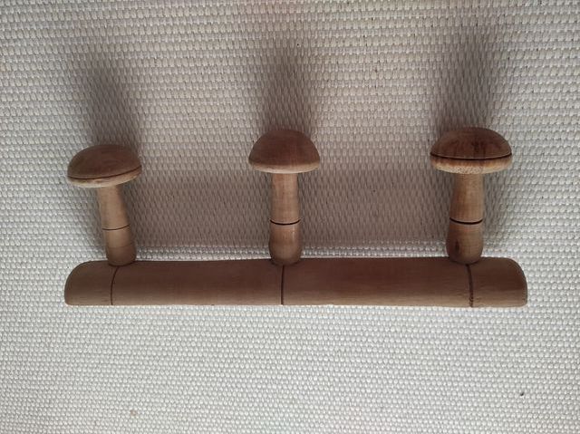 Perchero de madera con 3 ganchos