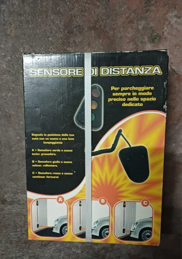 Sensore di distanza per box auto